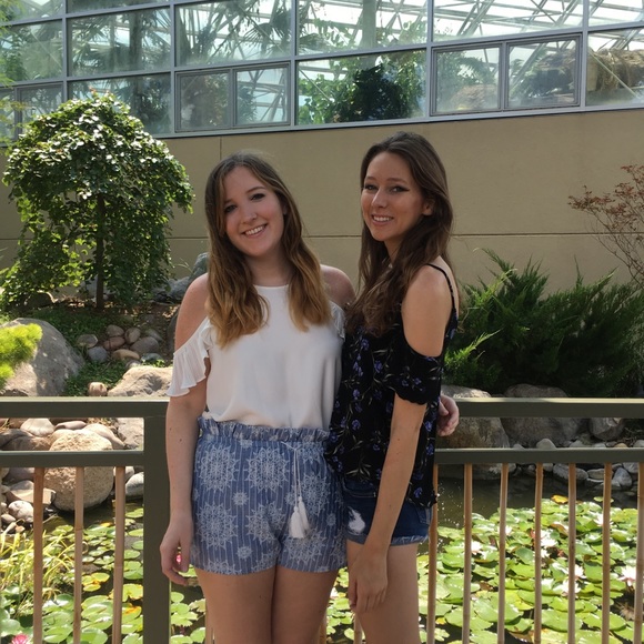 Meet your Posher, Emily - Picture 1 of 1